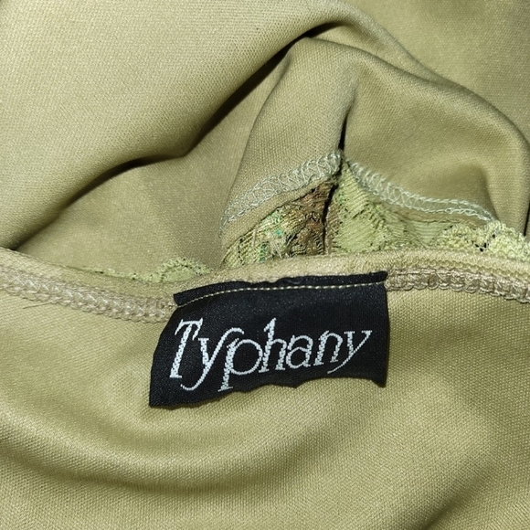 Vintage green lacey  top with spaghetti straps and sequins. - Picture 7 of 7